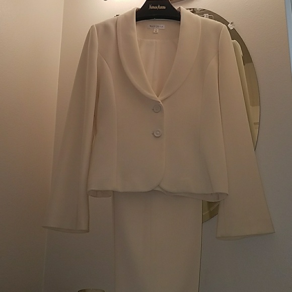 ♥️Black and white suit♥️ - Picture 2 of 6